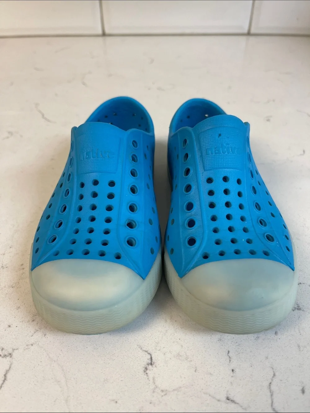 Native Jefferson Sugarlite Glow - Wave Blue / Glow Kids Water Shoes Size 9